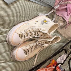 Converse Size 6.5 (37) Ladies